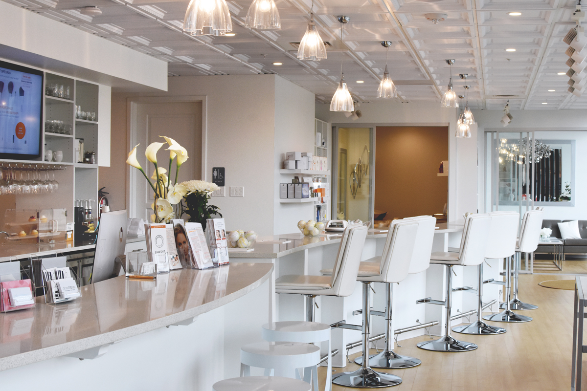 5 REASON WHY YOU NEED TO VISIT GLOSSHOUZ IN DENVER!