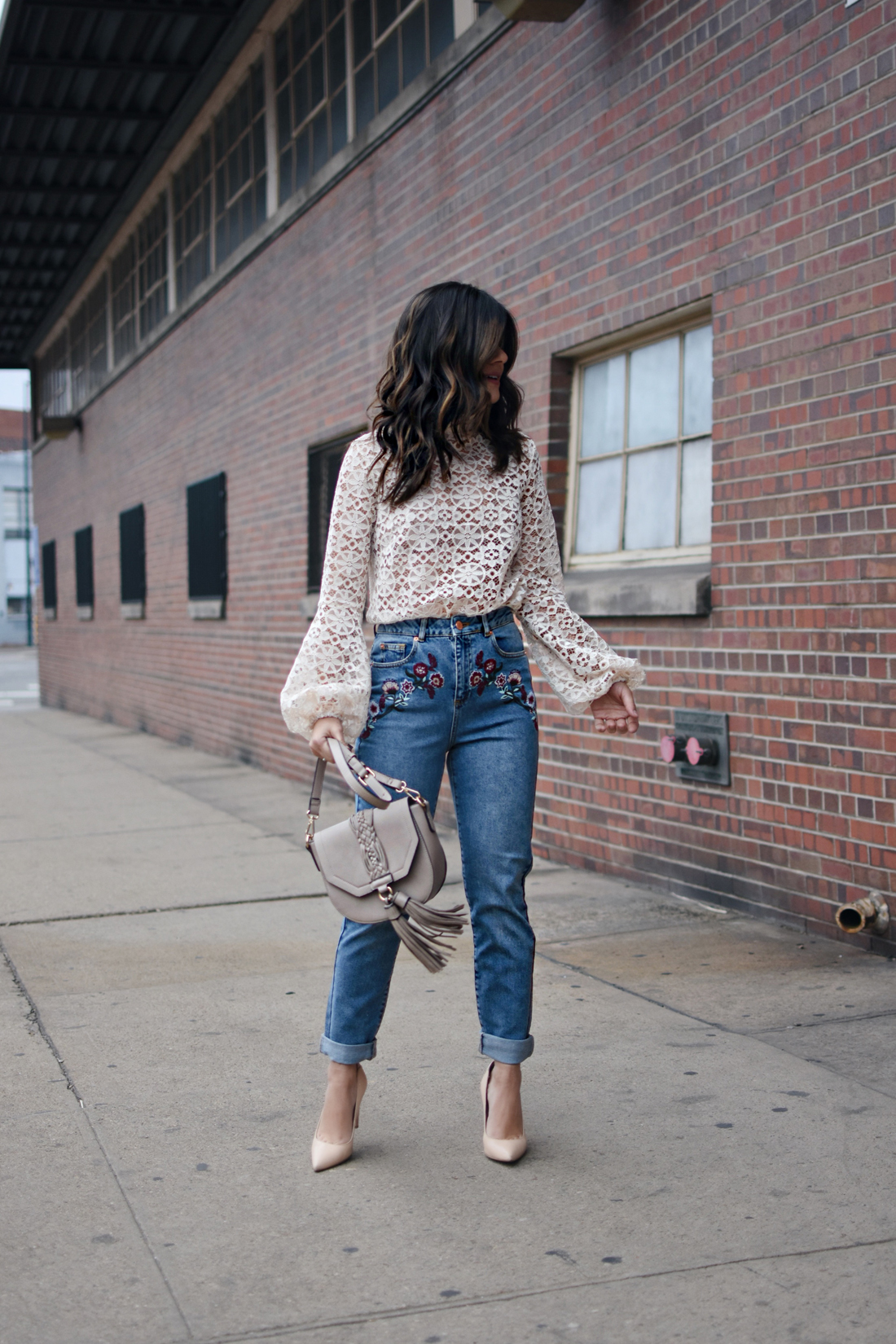 Carolina Hellal of Chic Talk wearing mom jeans, lace top, Sam Edelman nude pumps and a Moda Luxe nude bag - 5 TIPS ON HOW TO WEAR MOM JEANS by popular Denver fashion blogger Chic Talk