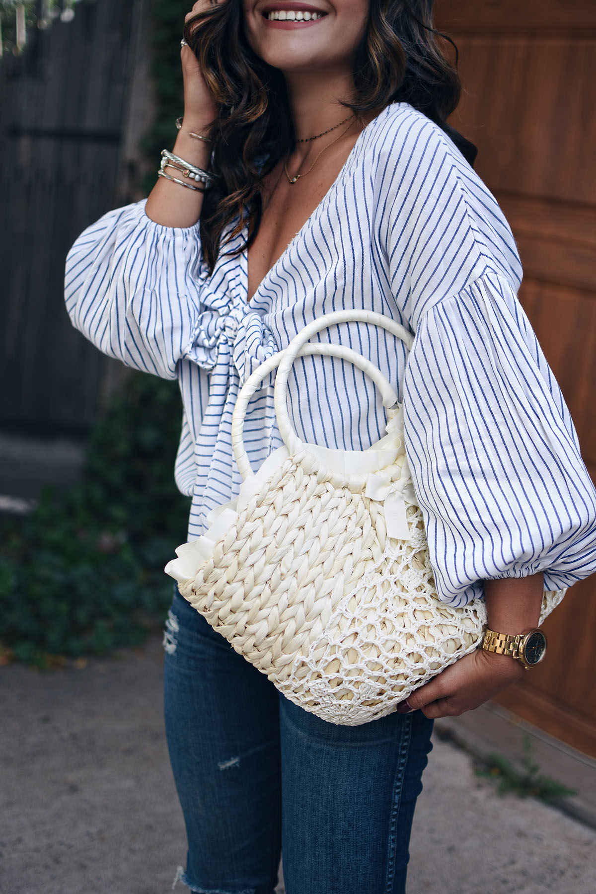 STYLING A BEACH BAG IN THE CITY