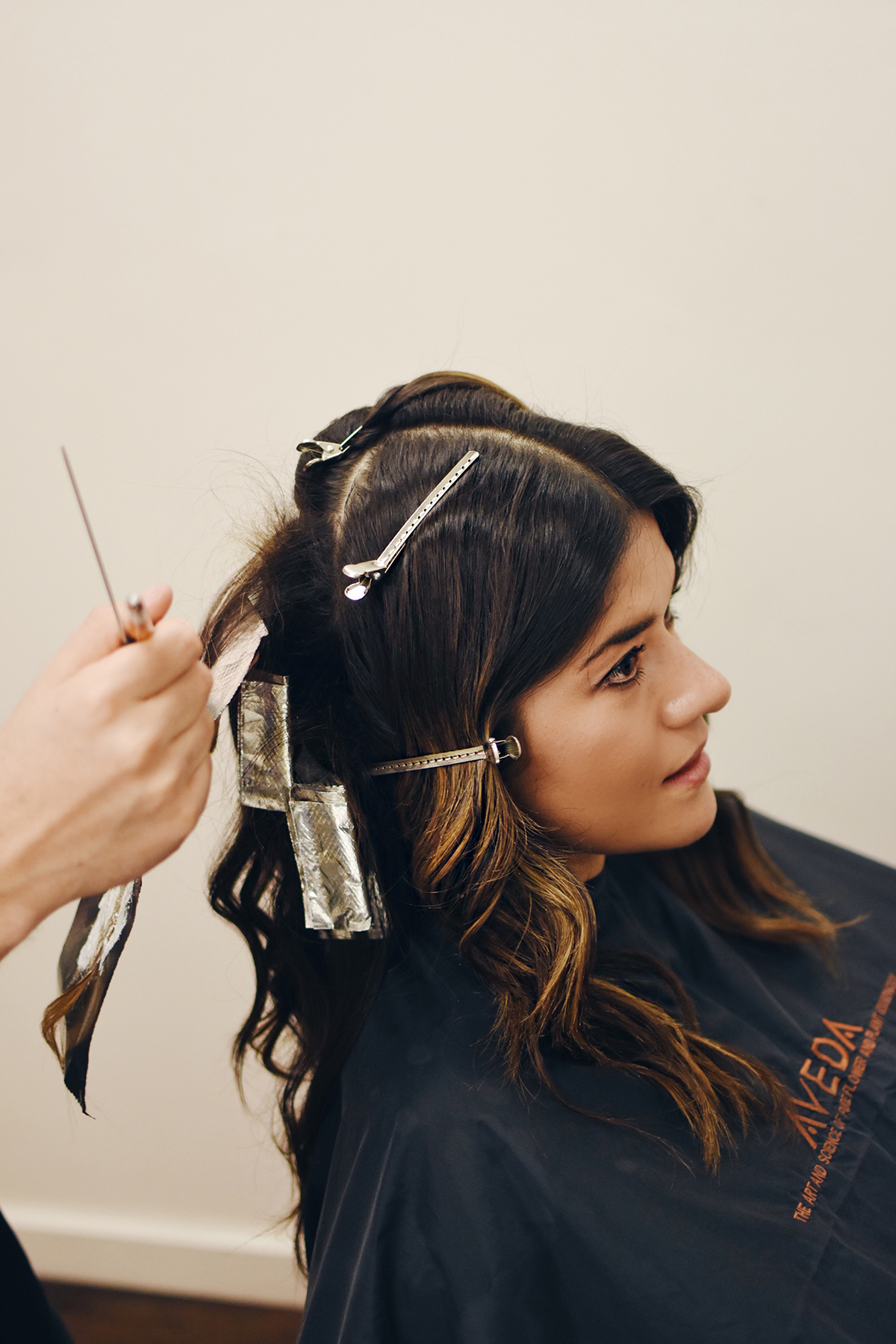 Carolina Hellal of Chic Talk getting her hair done at Vida Salon - SUMMER HAIR MAKEOVER WITH VIDA SALON by popular Denver style blogger Chic Talk