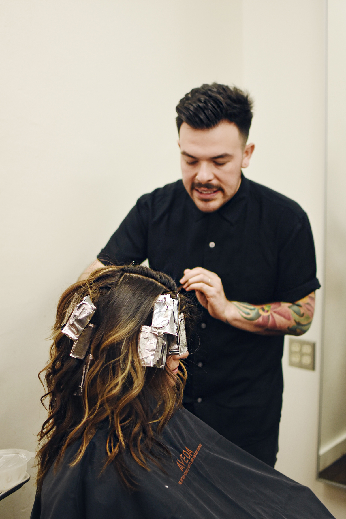 Carolina Hellal of Chic Talk getting her hair done at Vida Salon - SUMMER HAIR MAKEOVER WITH VIDA SALON by popular Denver style blogger Chic Talk