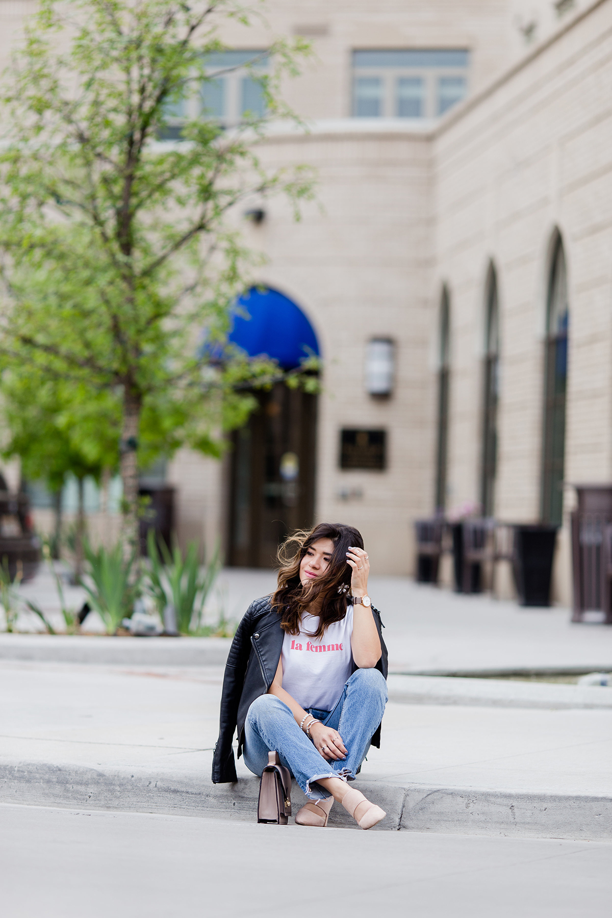 Carolina Hellal of Chic Talk wearing la femme t-shirt via Sezane, Levi's 501 straight vintage jeans, nude mules and topshop black faux leather jacket - LA FEMME TOP VIA SEZANE CLOTHING styled by popular Denver fashion blogger Chic Talk