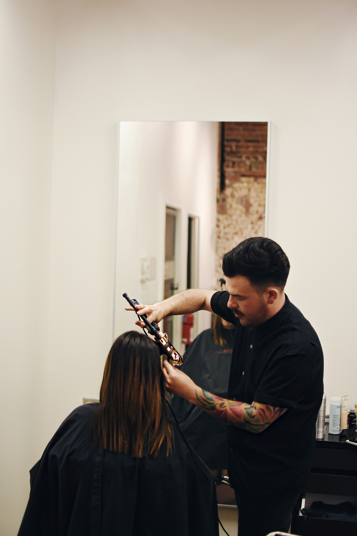 Carolina Hellal of Chic Talk getting her hair done at Vida Salon - SUMMER HAIR MAKEOVER WITH VIDA SALON by popular Denver style blogger Chic Talk