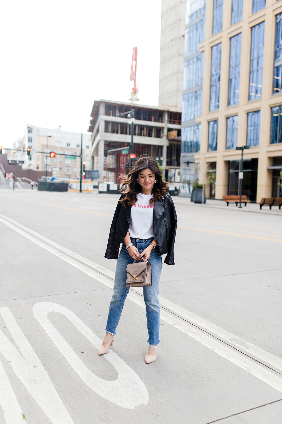 Carolina Hellal of Chic Talk wearing la femme t-shirt via Sezane, Levi's 501 straight vintage jeans, nude mules and topshop black faux leather jacket - LA FEMME TOP VIA SEZANE CLOTHING styled by popular Denver fashion blogger Chic Talk
