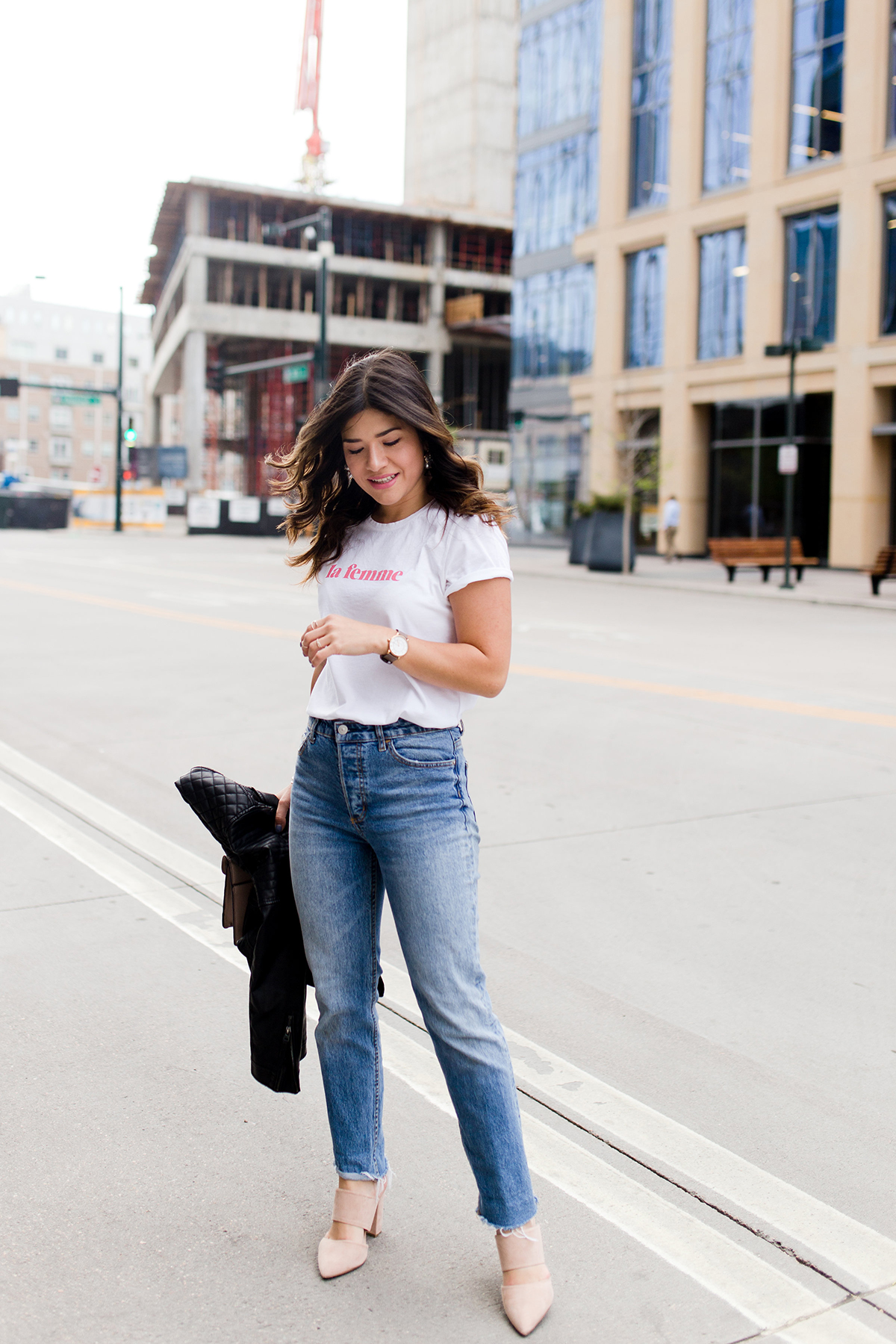 Carolina Hellal of Chic Talk wearing la femme t-shirt via Sezane, Levi's 501 straight vintage jeans, nude mules and topshop black faux leather jacket - LA FEMME TOP VIA SEZANE CLOTHING styled by popular Denver fashion blogger Chic Talk